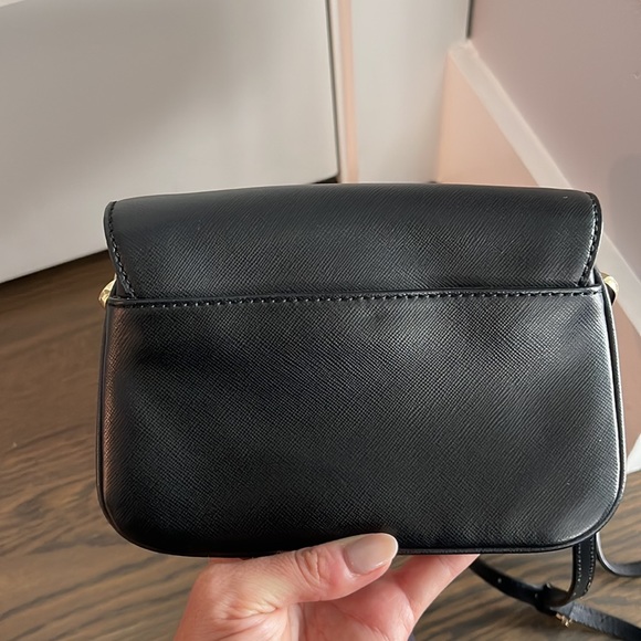 Adjustable Tory Burch cross body bag! - Picture 4 of 4